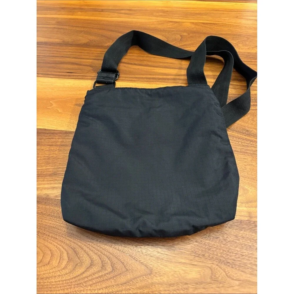 Dakine Black Nylon Crossbody Purse Travel Bag